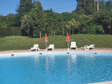 La piscine du Camping Le Casties, en Occitanie