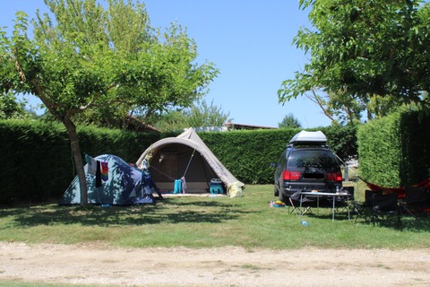 Tente ou Caravane (simple essieu) ou Camping-Car